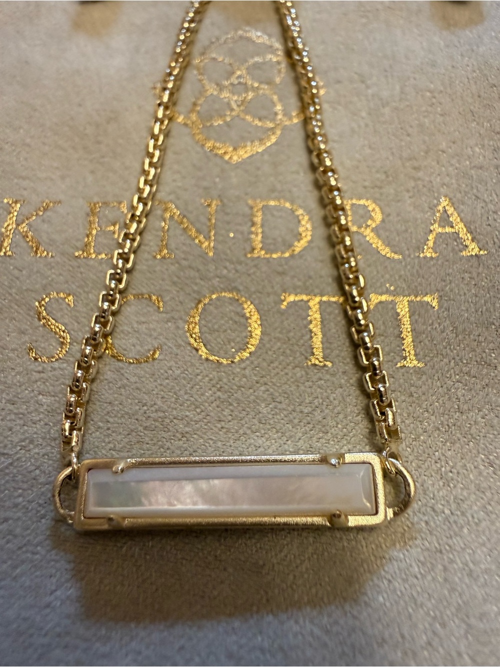 Kendra Scott Gold Bar Pendant Bracelet White Mother-of-Pearl Adjustable Chain